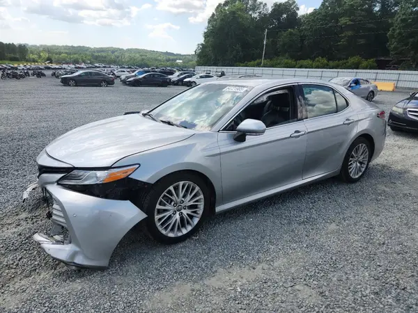 4T1B11HK4JU061195 2018 TOYOTA CAMRY - Image 1