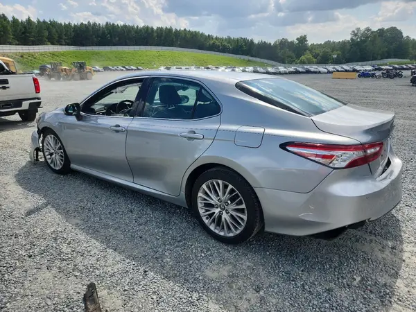 4T1B11HK4JU061195 2018 TOYOTA CAMRY - Image 2