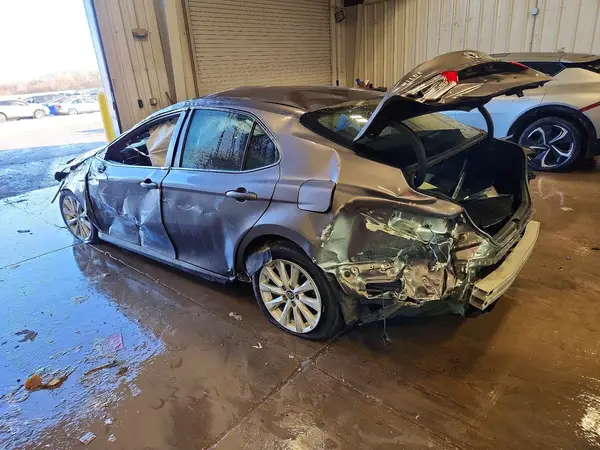 4T1B11HK4JU061536 2018 TOYOTA CAMRY - Image 2