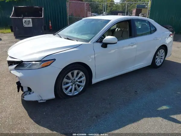 4T1B11HK4JU061956 2018 TOYOTA CAMRY - Image 2
