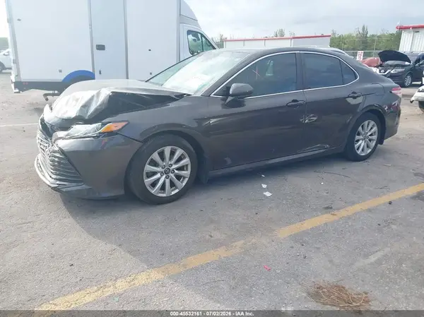 4T1B11HK4JU062573 2018 TOYOTA CAMRY - Image 2