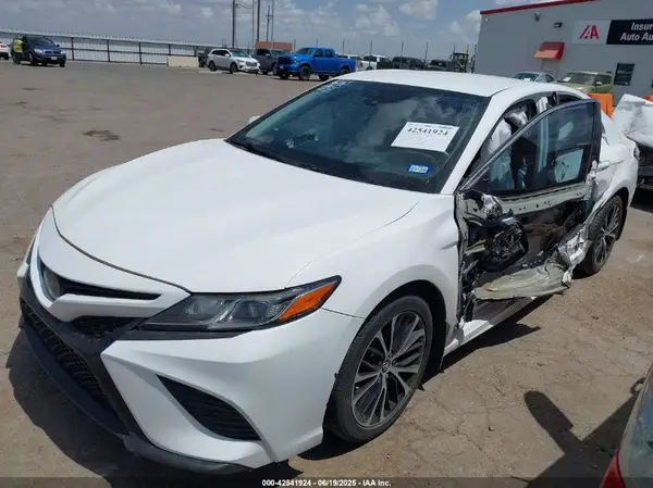 4T1B11HK4JU063478 2018 TOYOTA CAMRY - Image 2