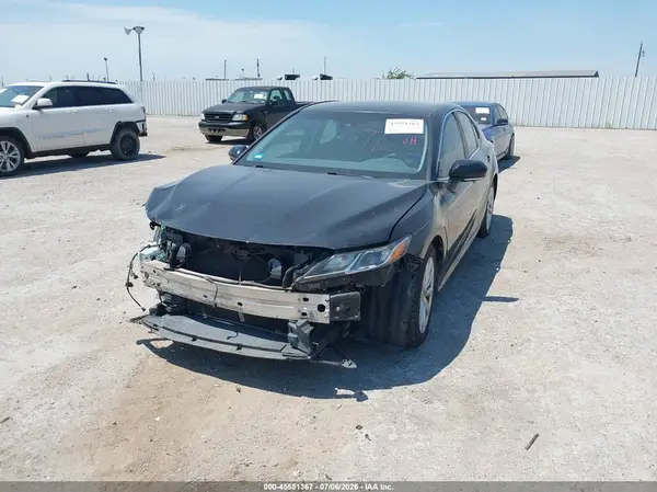 4T1B11HK4JU063738 2018 TOYOTA CAMRY - Image 2