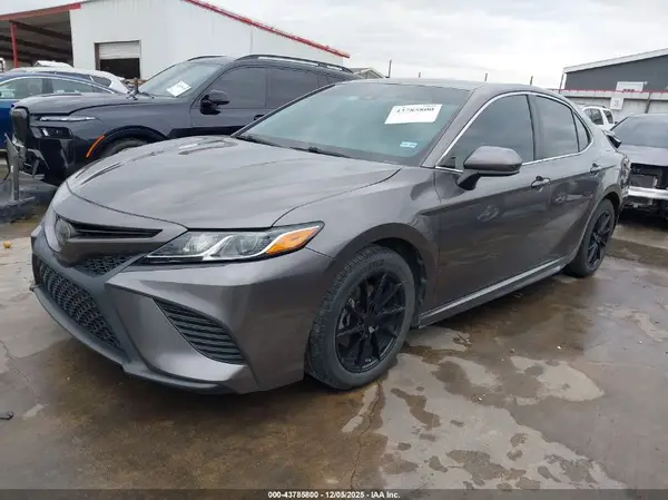 4T1B11HK4JU063741 2018 TOYOTA CAMRY - Image 2