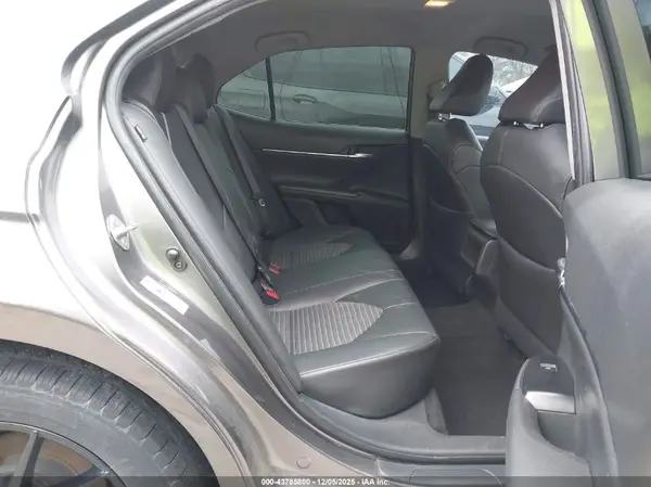 4T1B11HK4JU063741 2018 TOYOTA CAMRY - Image 8