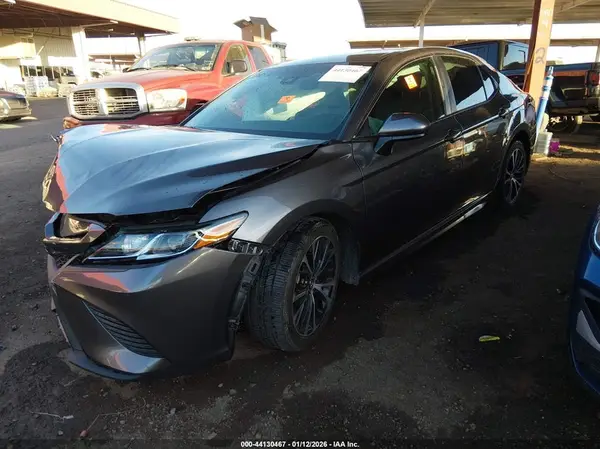 4T1B11HK4JU063920 2018 TOYOTA CAMRY - Image 2