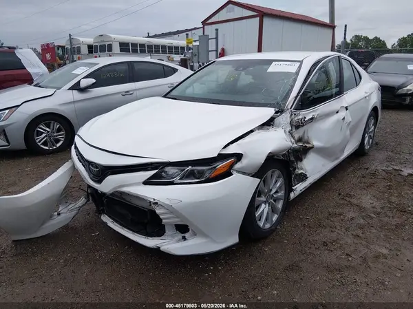 4T1B11HK4JU064128 2018 TOYOTA CAMRY - Image 2
