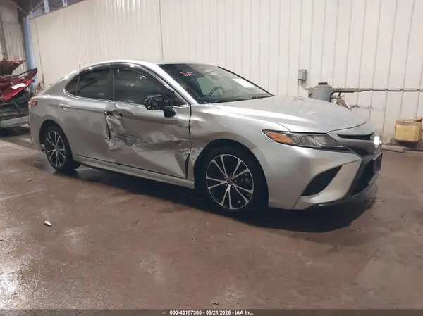 4T1B11HK4JU065439 2018 TOYOTA CAMRY - Image 1