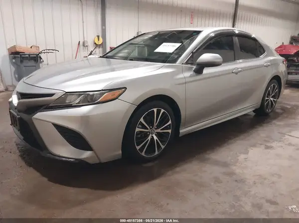 4T1B11HK4JU065439 2018 TOYOTA CAMRY - Image 2