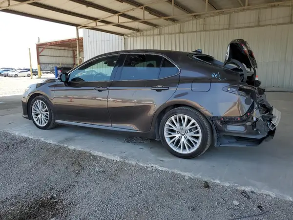 4T1B11HK4JU065537 2018 TOYOTA CAMRY - Image 2