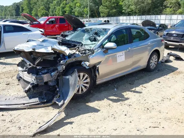 4T1B11HK4JU065652 2018 TOYOTA CAMRY - Image 2