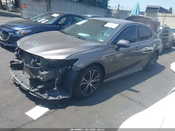 4T1B11HK4JU066767 2018 TOYOTA CAMRY - Image 2