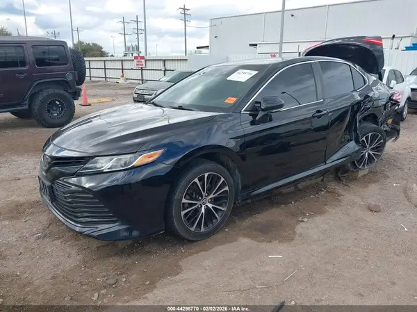 4T1B11HK4JU067188 2018 TOYOTA CAMRY - Image 2