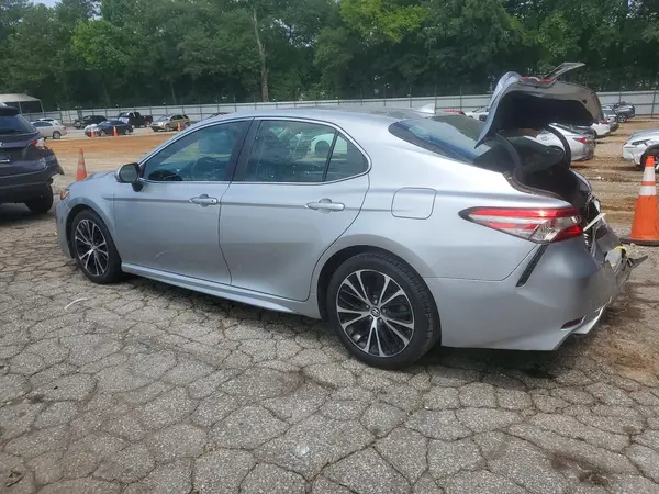 4T1B11HK4JU070754 2018 TOYOTA CAMRY - Image 2