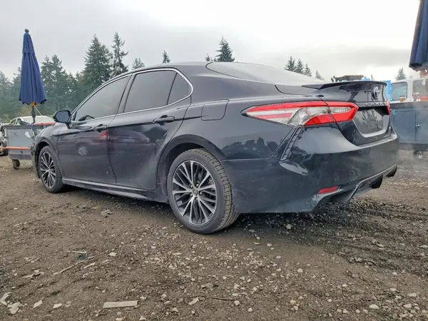 4T1B11HK4JU072472 2018 TOYOTA CAMRY - Image 2