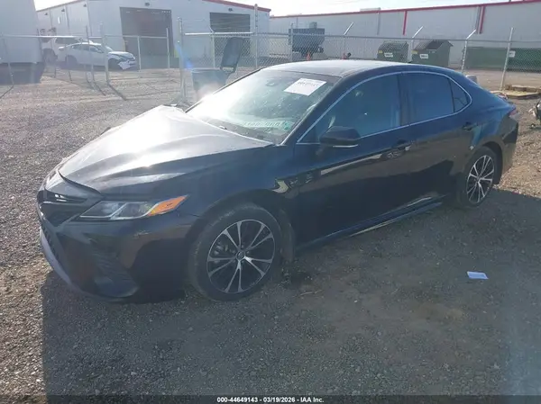 4T1B11HK4JU072665 2018 TOYOTA CAMRY - Image 2