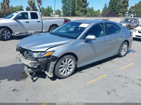 4T1B11HK4JU073749 2018 TOYOTA CAMRY - Image 2