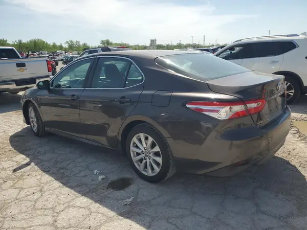4T1B11HK4JU075842 2018 TOYOTA CAMRY - Image 2
