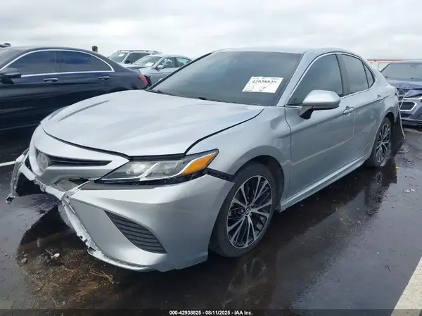 4T1B11HK4JU076313 2018 TOYOTA CAMRY - Image 2