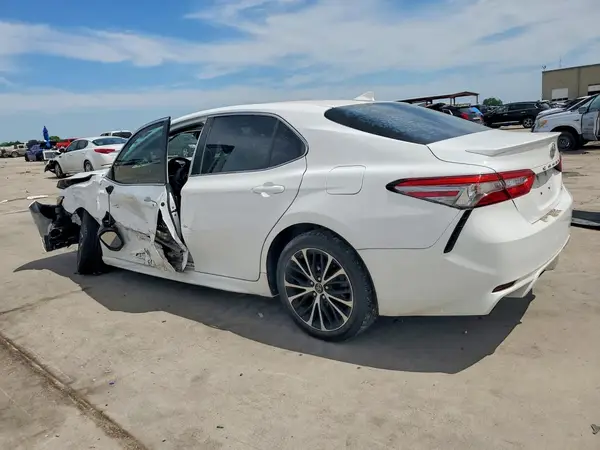 4T1B11HK4JU076568 2018 TOYOTA CAMRY - Image 2