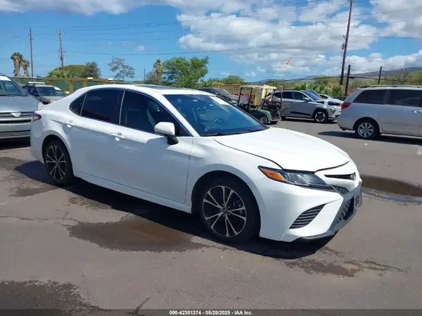 4T1B11HK4JU076683 2018 TOYOTA CAMRY - Image 1