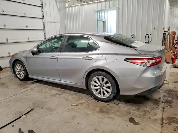4T1B11HK4JU078935 2018 TOYOTA CAMRY - Image 2