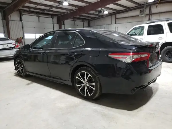 4T1B11HK4JU081530 2018 TOYOTA CAMRY - Image 2