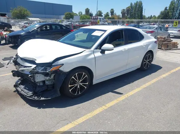 4T1B11HK4JU083665 2018 TOYOTA CAMRY - Image 2