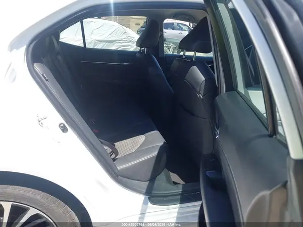 4T1B11HK4JU083665 2018 TOYOTA CAMRY - Image 8