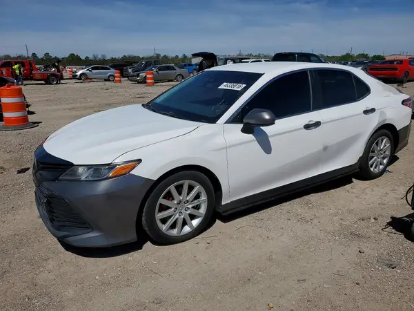 4T1B11HK4JU084895 2018 TOYOTA CAMRY - Image 1