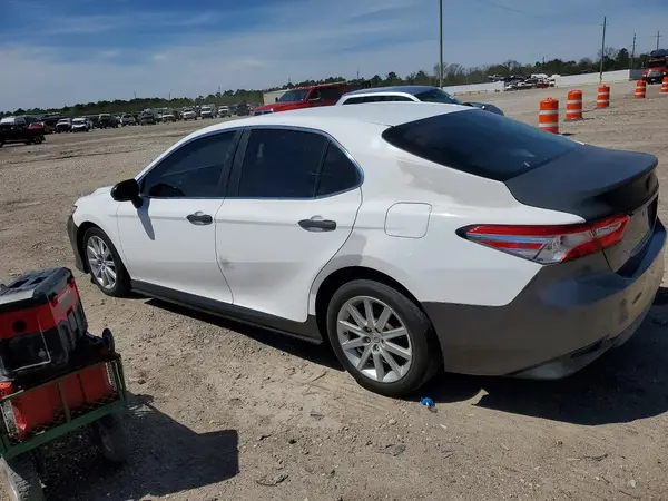 4T1B11HK4JU084895 2018 TOYOTA CAMRY - Image 2