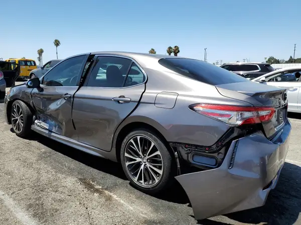 4T1B11HK4JU085125 2018 TOYOTA CAMRY - Image 2