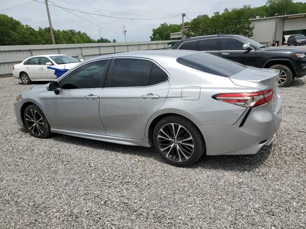 4T1B11HK4JU085559 2018 TOYOTA CAMRY - Image 2