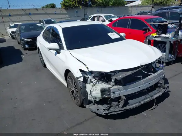 4T1B11HK4JU085593 2018 TOYOTA CAMRY - Image 1