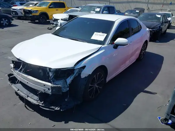 4T1B11HK4JU085593 2018 TOYOTA CAMRY - Image 2
