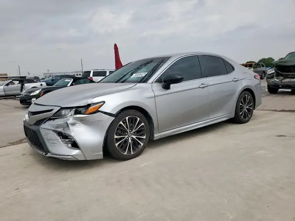 4T1B11HK4JU086310 2018 TOYOTA CAMRY - Image 1