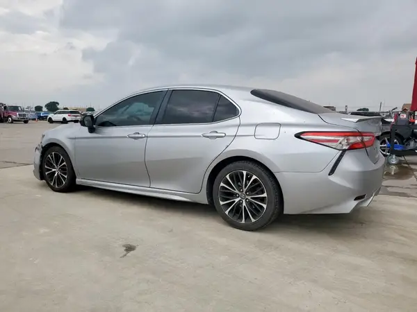 4T1B11HK4JU086310 2018 TOYOTA CAMRY - Image 2