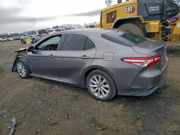 4T1B11HK4JU086470 2018 TOYOTA CAMRY - Image 2