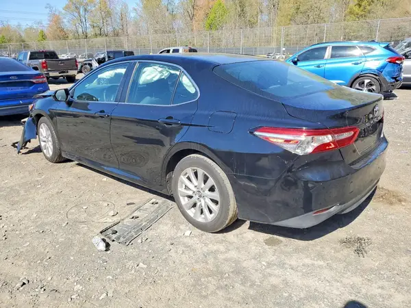 4T1B11HK4JU087697 2018 TOYOTA CAMRY - Image 2