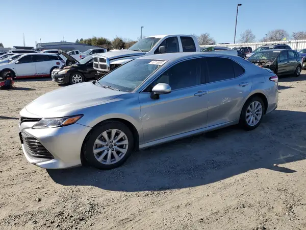 4T1B11HK4JU087974 2018 TOYOTA CAMRY - Image 1