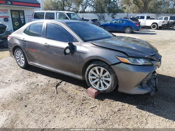 4T1B11HK4JU088865 2018 TOYOTA CAMRY - Image 1
