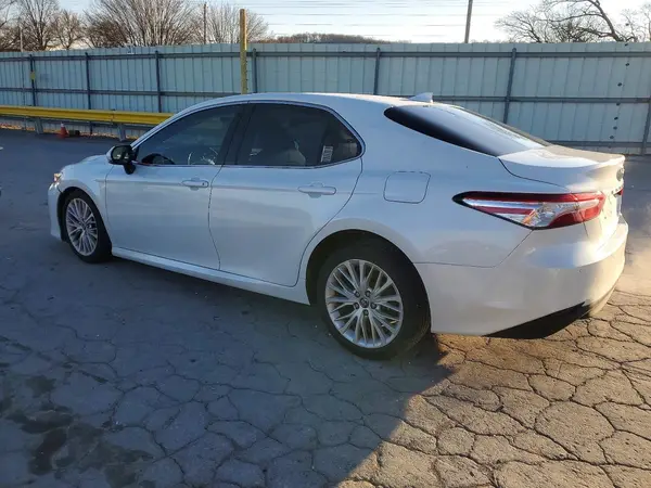 4T1B11HK4JU089059 2018 TOYOTA CAMRY - Image 2