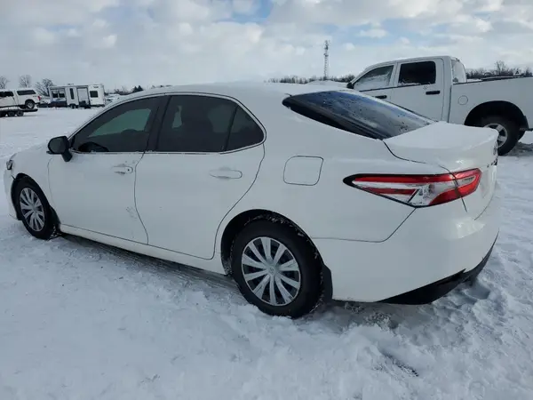 4T1B11HK4JU089501 2018 TOYOTA CAMRY - Image 2