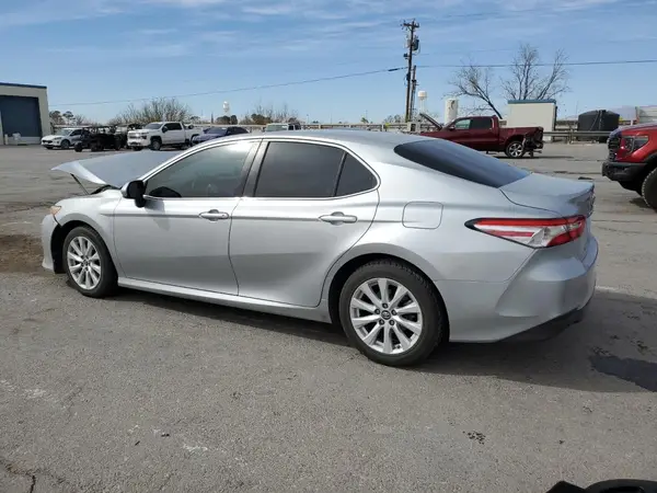 4T1B11HK4JU089529 2018 TOYOTA CAMRY - Image 2