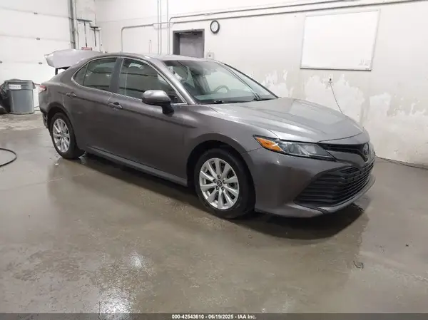 4T1B11HK4JU090681 2018 TOYOTA CAMRY - Image 1