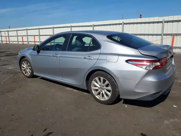4T1B11HK4JU091457 2018 TOYOTA CAMRY - Image 2