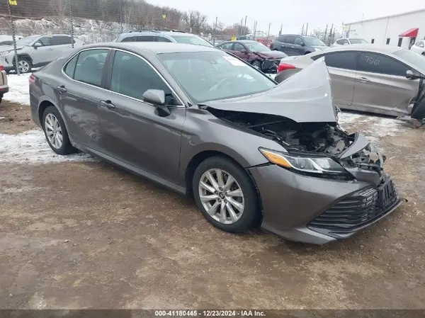 4T1B11HK4JU092589 2018 TOYOTA CAMRY - Image 1