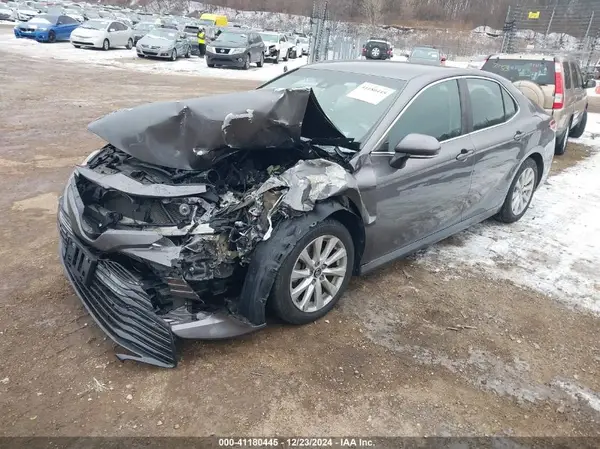 4T1B11HK4JU092589 2018 TOYOTA CAMRY - Image 2