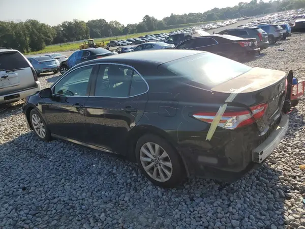 4T1B11HK4JU092642 2018 TOYOTA CAMRY - Image 2