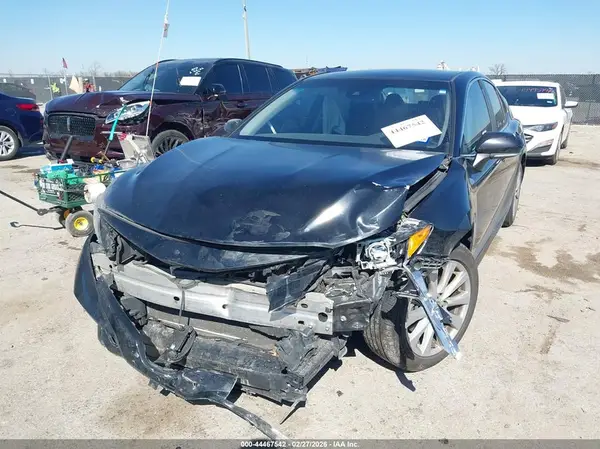 4T1B11HK4JU094732 2018 TOYOTA CAMRY - Image 2